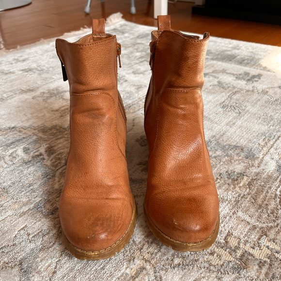 Great booties to transition into spring! ✨🌸 - Picture 3 of 8